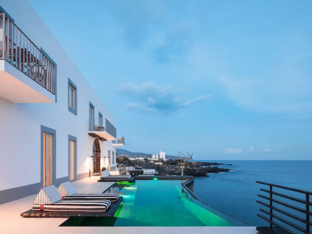 Honeymoon White Exclusive Suite & Villas