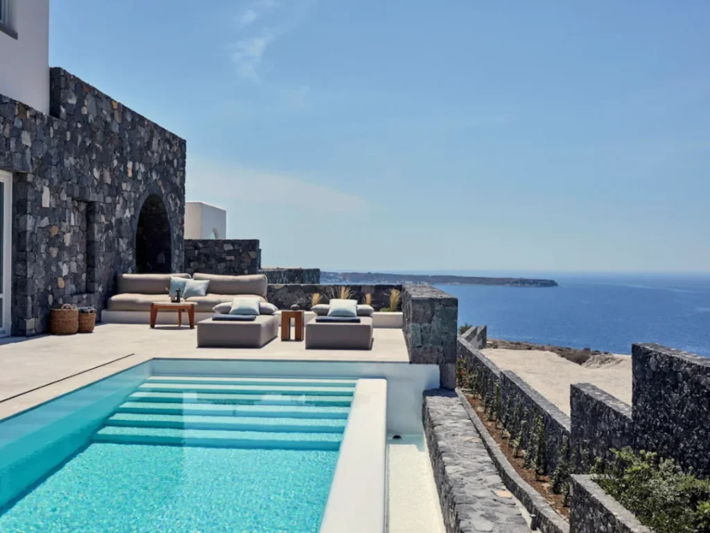 Hotel in Greece Santorini with private pool